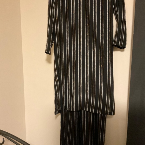 Two piece set..pants and tunic. Approximate size medium - Picture 2 of 6